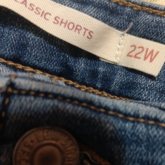 Levi shorts - Size 22W - Picture 3 of 3